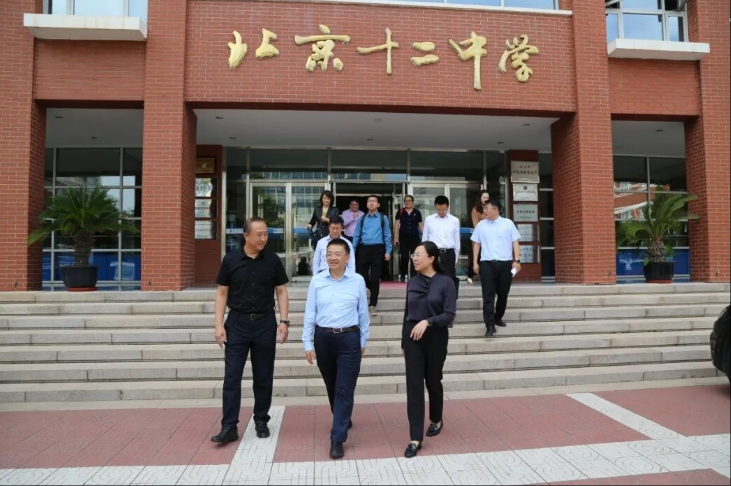 清华大学副校长彭刚一行赴丰台调研讲学，首站走进北京市第十二中学